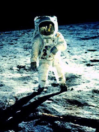 Нейл Армстронг на Луне